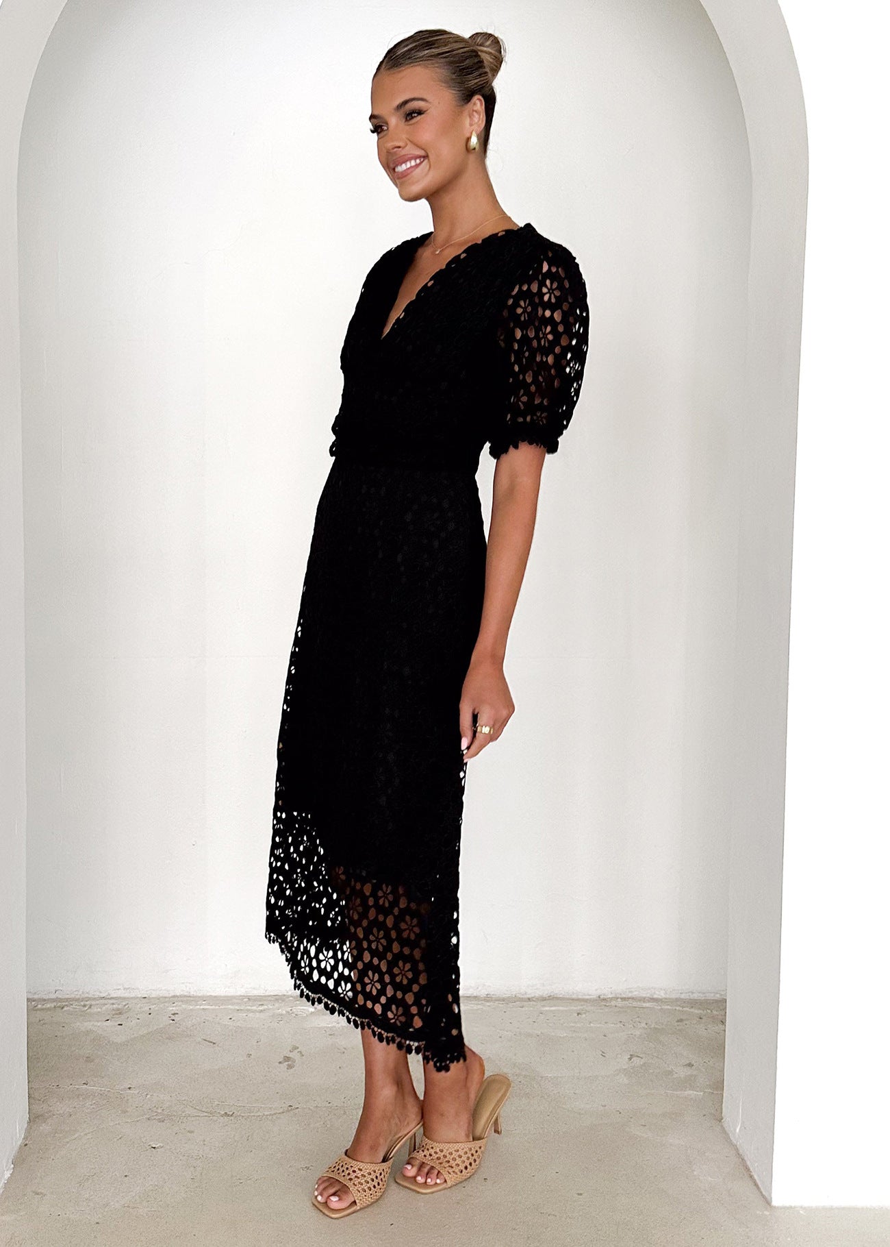 V Neck Puff Sleeve Lace Dress
