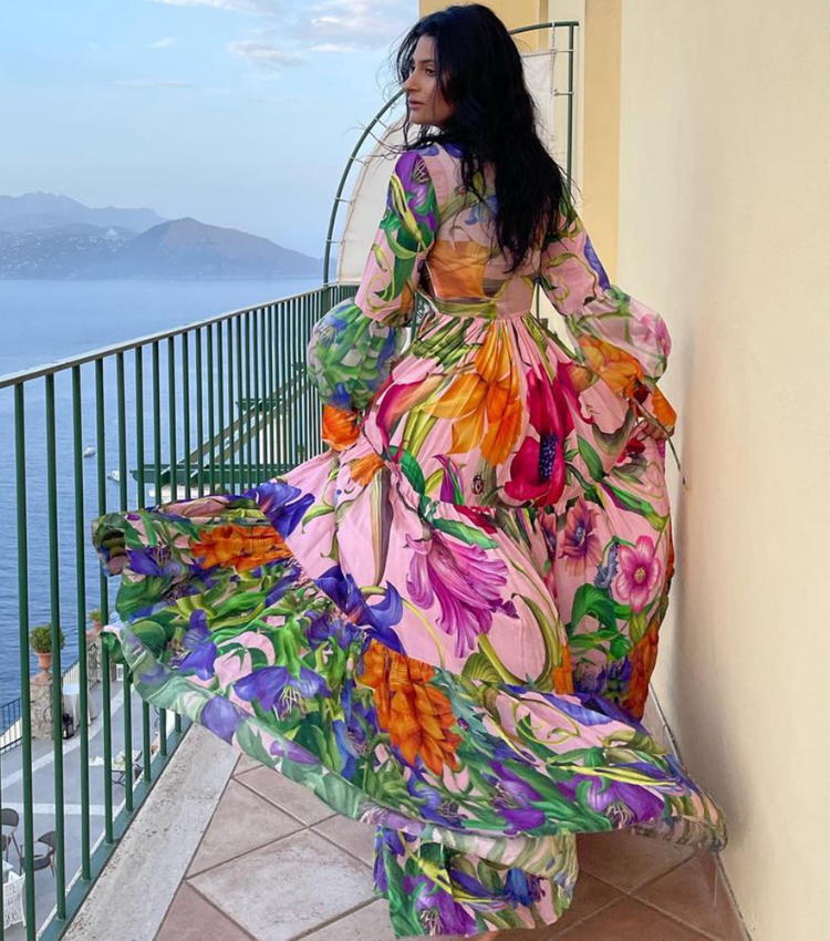Plus Size V-neck Long Sleeve Flowers Printed One Piece Swimsuit and Skirt
