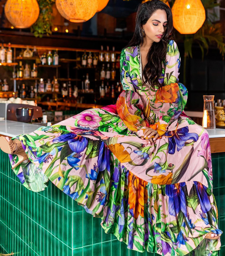 Plus Size V-neck Long Sleeve Flowers Printed One Piece Swimsuit and Skirt