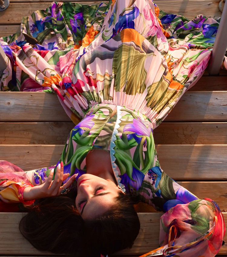 Plus Size V-neck Long Sleeve Flowers Printed One Piece Swimsuit and Skirt