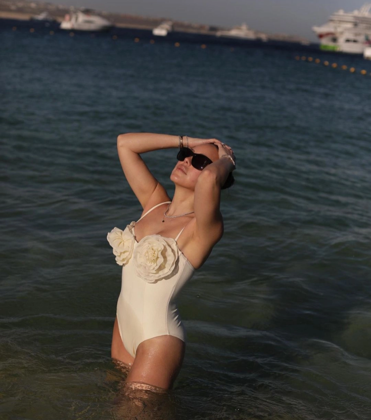 Plus Size 3D Flower White One Piece Swimsuit Flaxmaker
