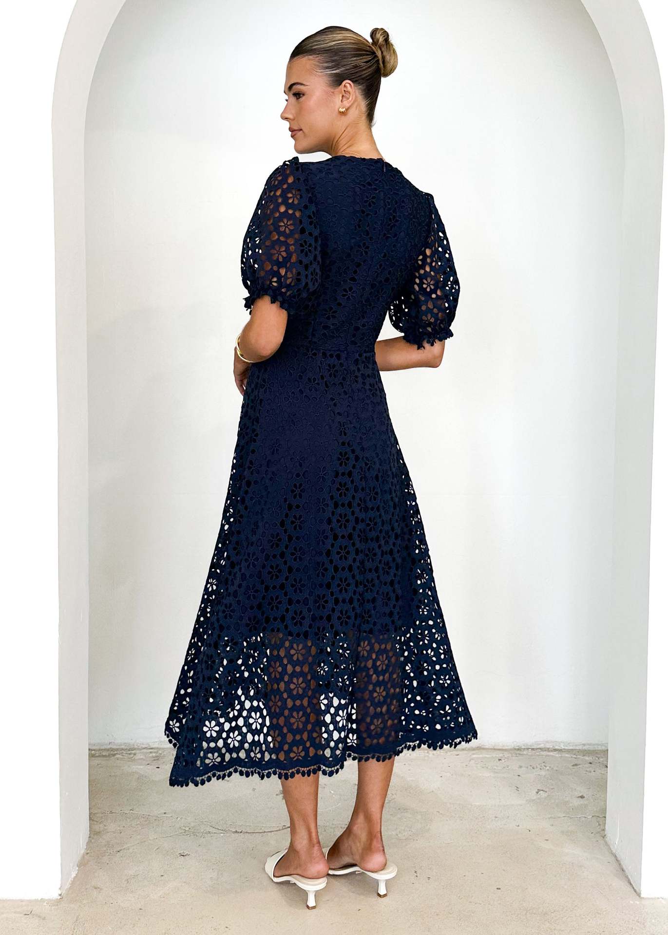 V Neck Puff Sleeve Lace Dress
