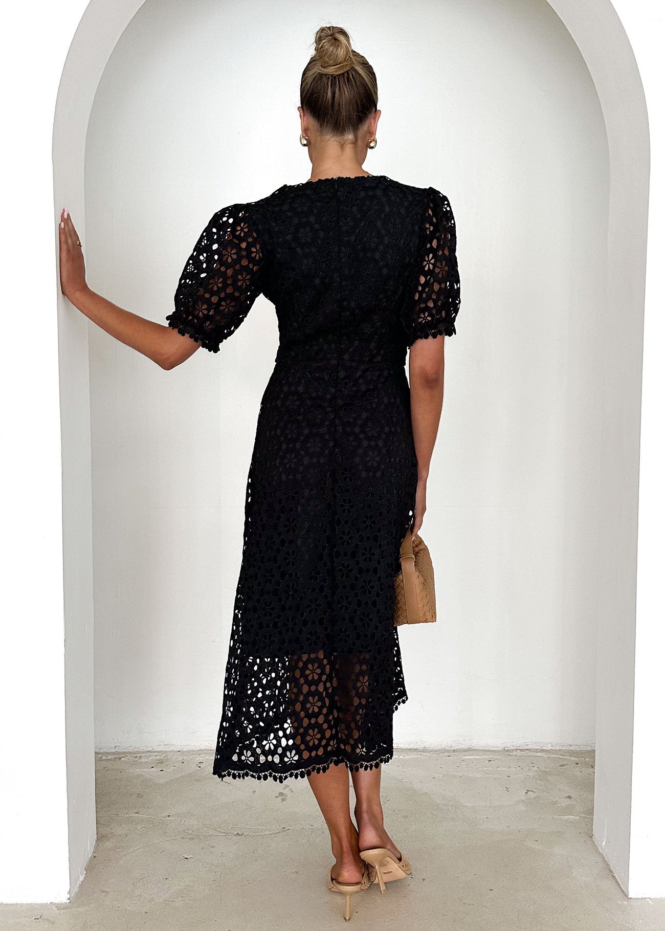 V Neck Puff Sleeve Lace Dress