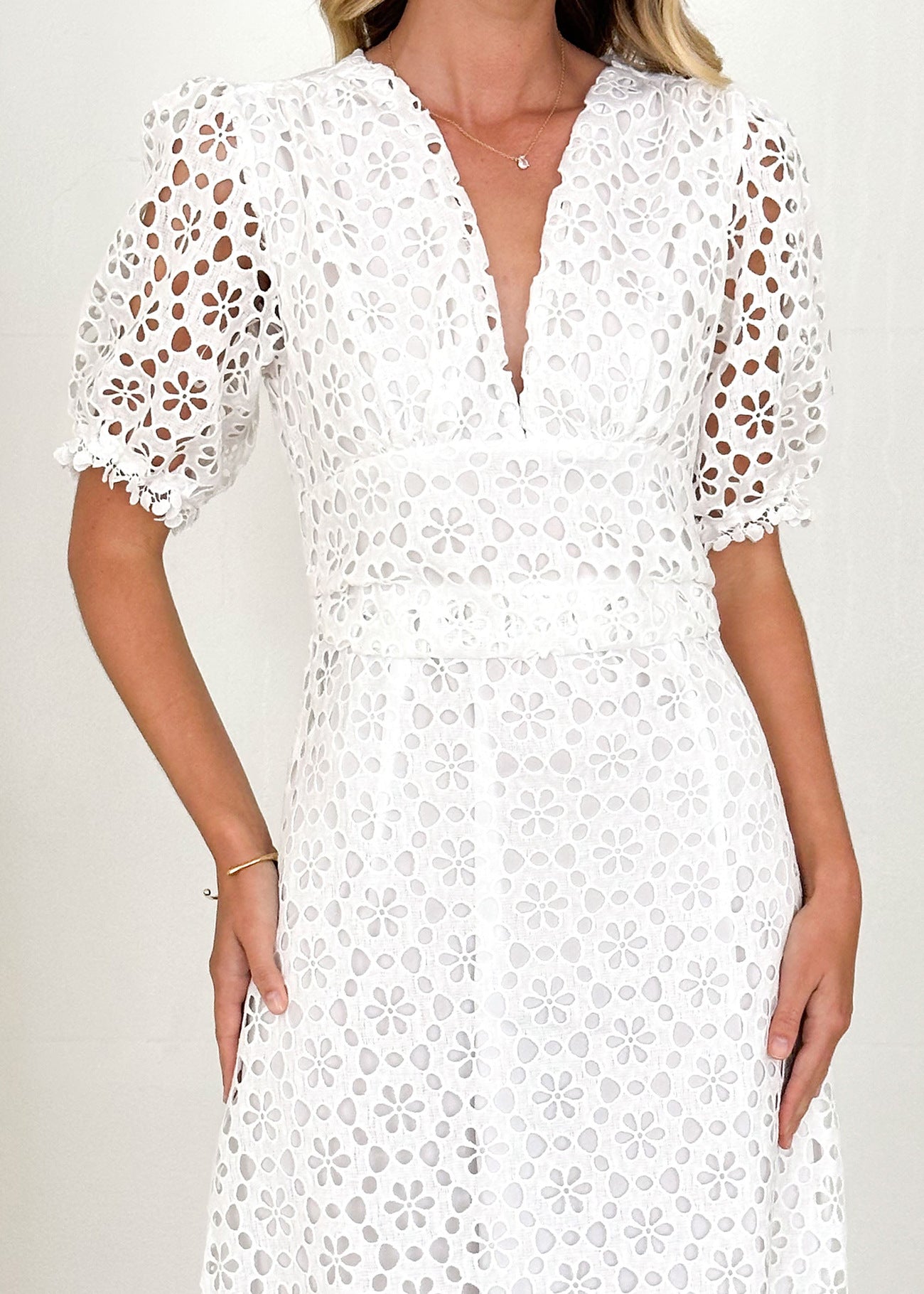 V Neck Puff Sleeve Lace Dress