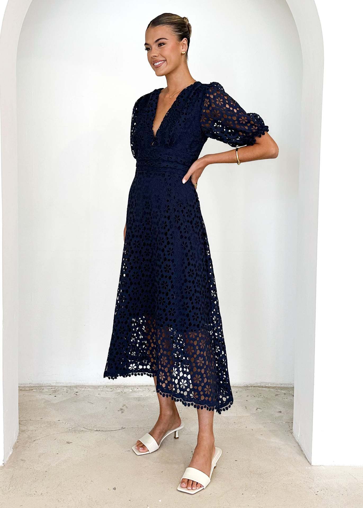 V Neck Puff Sleeve Lace Dress