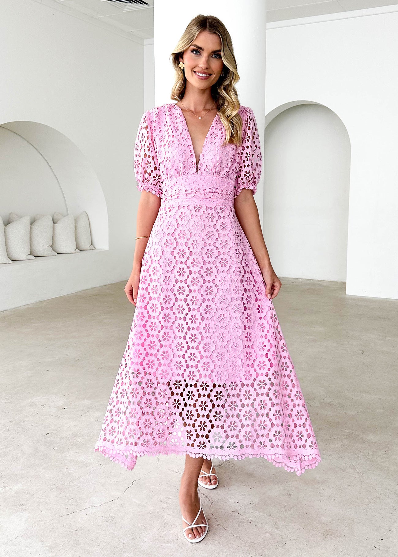 V Neck Puff Sleeve Lace Dress